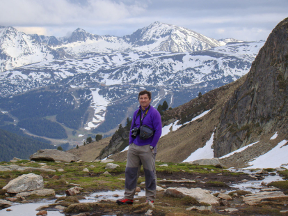 ibon de plan o bassa de la mora. És un dels llacs que més agraden a l’autor del llibre. Es troba al Pirineu aragonès i és una ruta curta i senzilla. Té un desnivell de cent metres i s’hi accedeix a partir de la carretera de Bielsa desviant-s ...