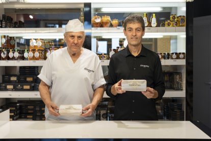 Torrons i Mel Alemany d'Os de Balaguer revoluciona el mercat amb el seu servei de torró al tall, ara també en la varietat dura