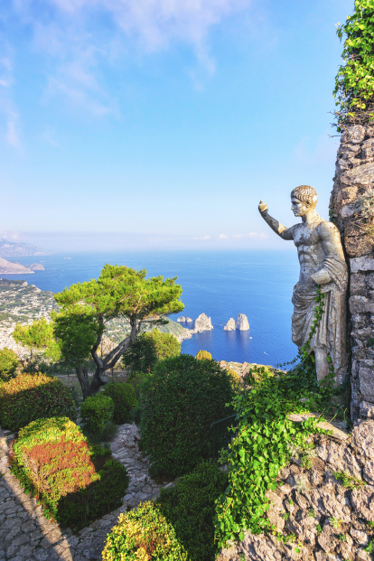 Capri. L’accidentada geologia de l’illa ofereix inacabables miradors sobre la mar.