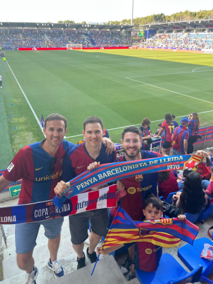 Membres de la Penya Barcelonista de Lleida 1970. - EFE/JAVIER BLASCO