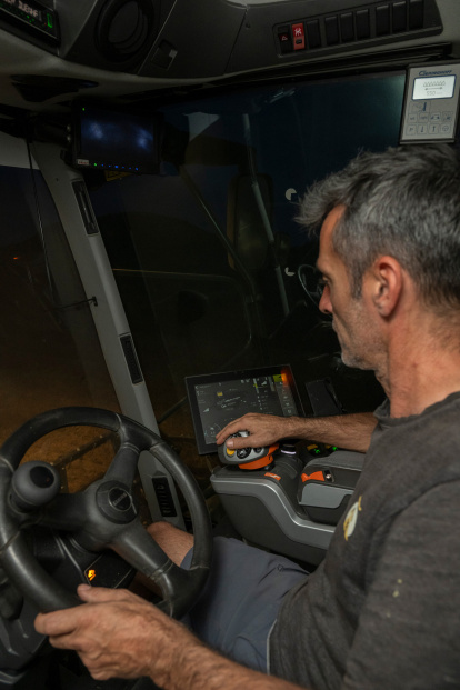 Pas endavant. La tecnologia d’aquestes màquines millora la qualitat de vida del pagès, garantint unes condicions òptimes per dur a terme la collita còmodament