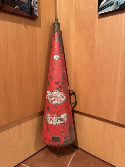 Extintor Modelo 15 fabricat per Extintores de Incendios Magister de Barcelona (núm. inv. 316).