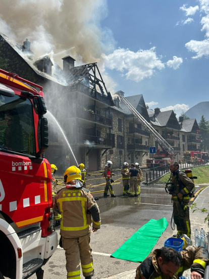 Tasques d’extinció de l’incendi.