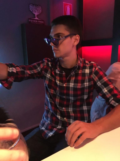 Felicita els teus familiars i amics pel seu aniversari, sant, casament enviant fotos a cercle@segre.com