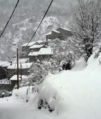 El temporal tanca la Bonaigua i pistes d'esquí i obliga cadenes en nou vies.