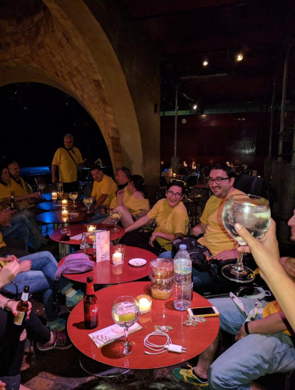 Busquem la foto més divertida de l'Aplec! Envia'ns una fotografia teva, sol o acompanyat, i que mostri el bo i millor de l'Aplec: La colla, la panyoleta, el menjar, la festa o el que sigui! Participar té premi!