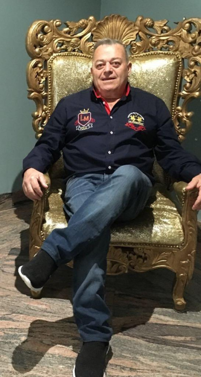 Felicita els teus familiars i amics pel seu aniversari, sant, casament enviant fotos a cercle@segre.com