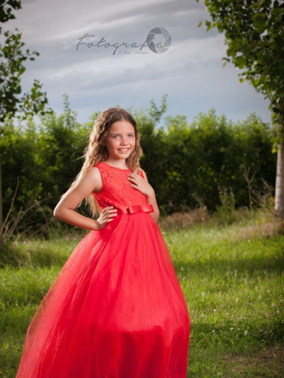 Felicita els teus familiars i amics pel seu aniversari, sant, casament enviant fotos a cercle@segre.com