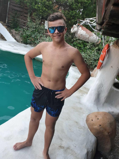 Felicita els teus familiars i amics pel seu aniversari, sant, casament enviant fotos a cercle@segre.com