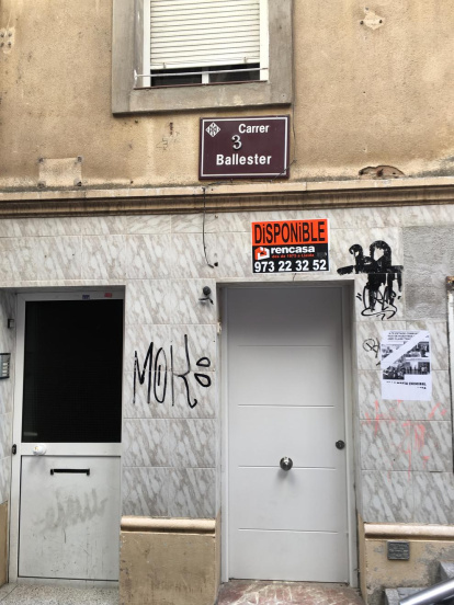 Fotos de cartells, senyals de trànsit o notificacions divertides.