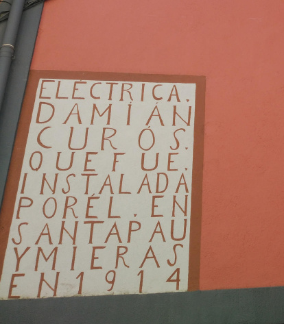 Fotos de cartells, senyals de trànsit o notificacions divertides.