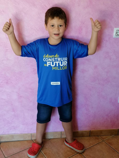 Felicita els teus familiars i amics pel seu aniversari, sant, casament enviant fotos a cercle@segre.com