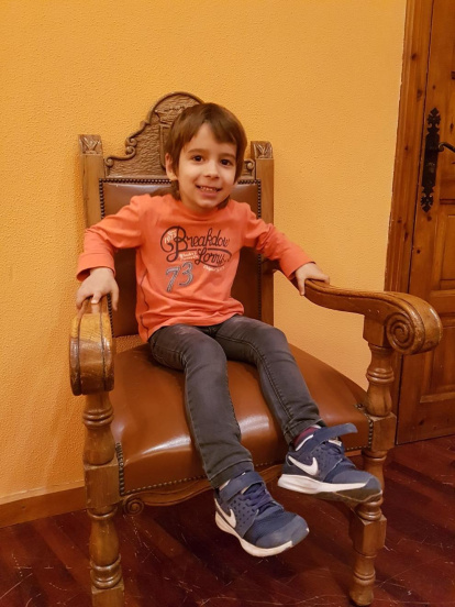 Felicita els teus familiars i amics pel seu aniversari, sant, casament enviant fotos a cercle@segre.com