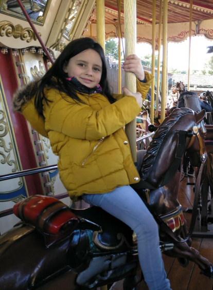 Felicita els teus familiars i amics pel seu aniversari, sant, casament enviant fotos a cercle@segre.com