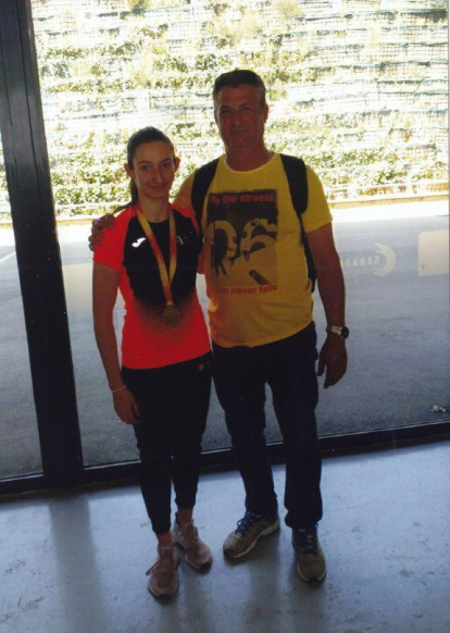 Felicita els teus familiars i amics pel seu aniversari, sant, casament enviant fotos a cercle@segre.com