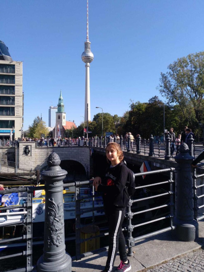 Felicita els teus familiars i amics pel seu aniversari, sant, casament enviant fotos a cercle@segre.com