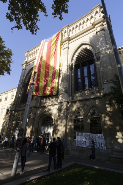 La manifestació d'estudiants ha reunit unes 2.000 persones.