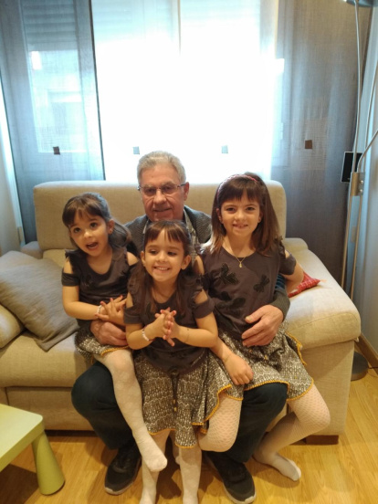 Felicita els teus familiars i amics pel seu aniversari, sant, casament enviant fotos a cercle@segre.com