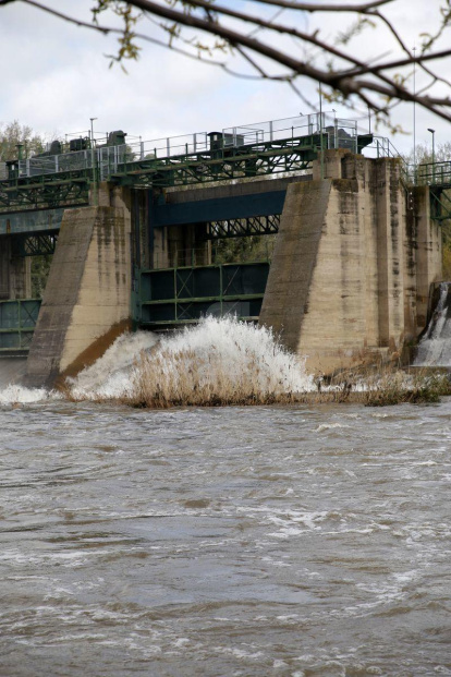 Tallen l'accés a la canalització del Segre a Lleida i Balaguer