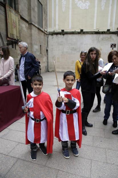 Rosas y libros llenan las calles de Lleida
