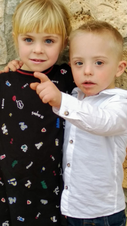 Felicita els teus familiars i amics pel seu aniversari, sant, casament enviant fotos a cercle@segre.com