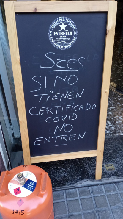 Fotos de cartells, senyals de trànsit o notificacions divertides.