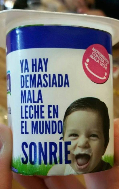 Fotos de cartells, senyals de trànsit o notificacions divertides.