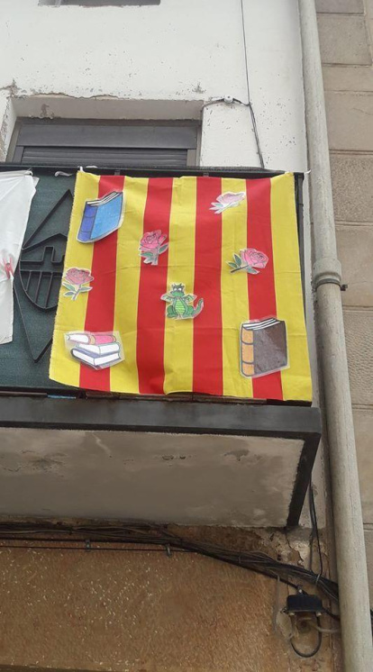 Aquestes són les imatges que ens heu enviat del vostre Sant Jordi confinat. Participa enviant-nos els teves imatges a través de les nostres xarxes socials o a través del correu sergrecom@segre.com