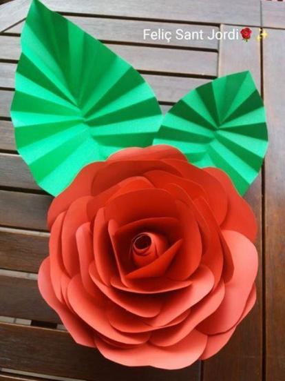 Aquestes són les imatges que ens heu enviat del vostre Sant Jordi confinat. Participa enviant-nos els teves imatges a través de les nostres xarxes socials o a través del correu segrecom@segre.com