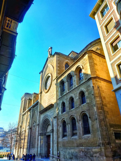 Envia'ns fotos de balcons i façanes que t'hagin cridat l'atenció.