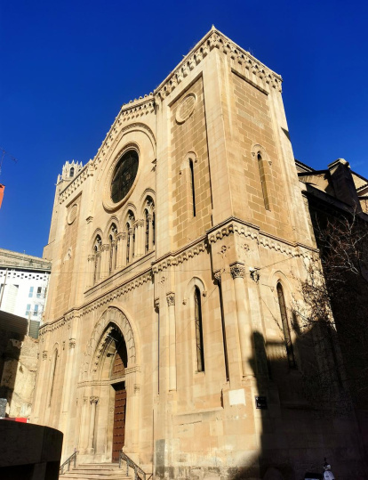Envia'ns fotos de balcons i façanes que t'hagin cridat l'atenció.