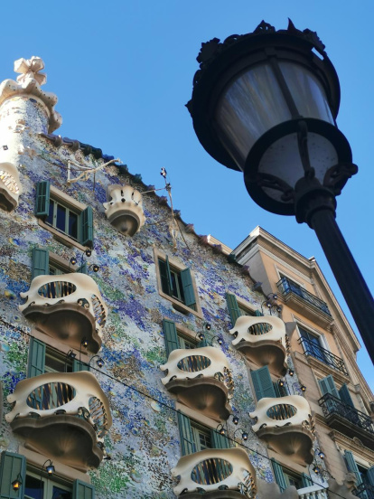 Envia'ns fotos de balcons i façanes que t'hagin cridat l'atenció.