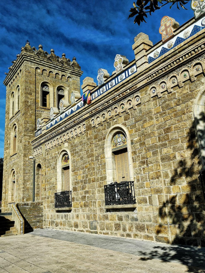 Envia'ns fotos de balcons i façanes que t'hagin cridat l'atenció.