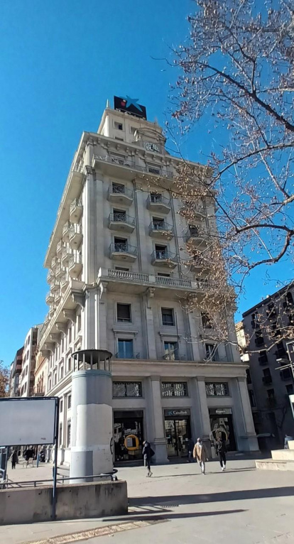 Envia'ns fotos de balcons i façanes que t'hagin cridat l'atenció.