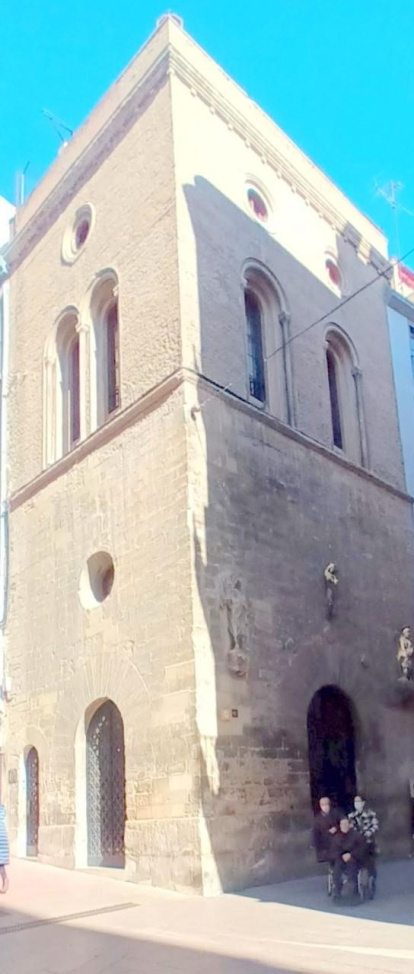 Envia'ns fotos de balcons i façanes que t'hagin cridat l'atenció.