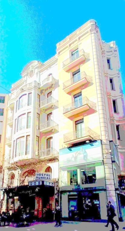 Envia'ns fotos de balcons i façanes que t'hagin cridat l'atenció.