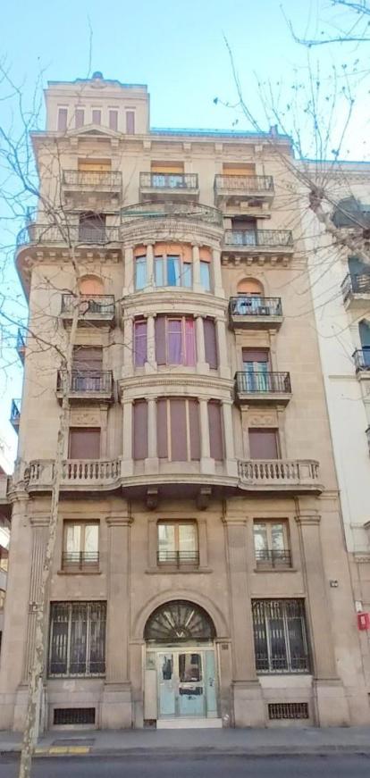 Envia'ns fotos de balcons i façanes que t'hagin cridat l'atenció.