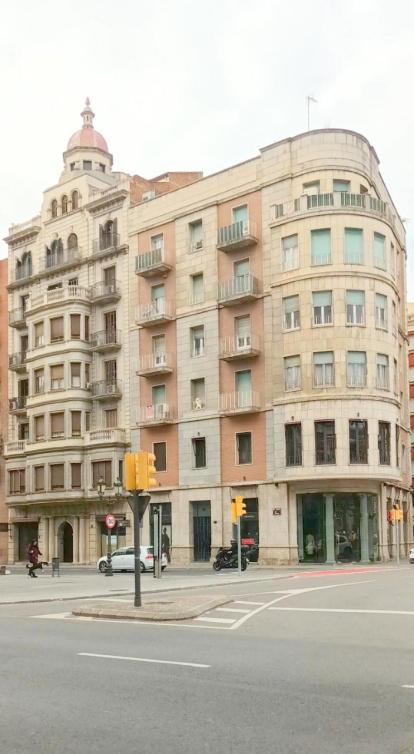 Envia'ns fotos de balcons i façanes que t'hagin cridat l'atenció.