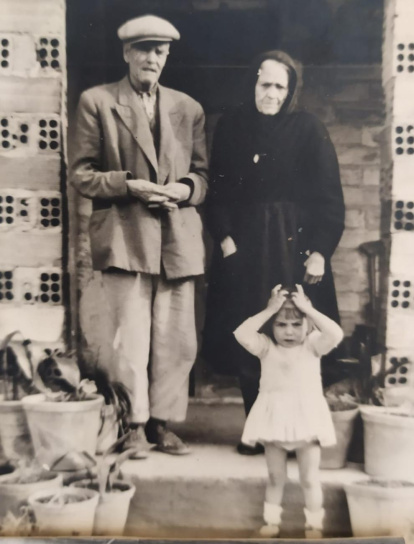 Con los padres, los primos, en la playa, en una excursión al campo, en la escuela... 
Envíanos tu foto preferida de cuando eras pequeño/a