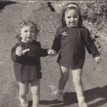 Con los padres, los primos, en la playa, en una excursión al campo, en la escuela... 
Envíanos tu foto preferida de cuando eras pequeño/a