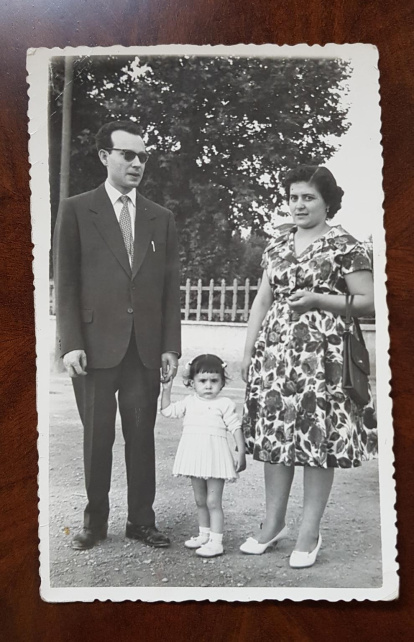 Con los padres, los primos, en la playa, en una excursión al campo, en la escuela... 
Envíanos tu foto preferida de cuando eras pequeño/a