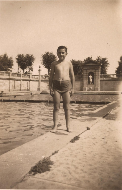 Con los padres, los primos, en la playa, en una excursión al campo, en la escuela... 
Envíanos tu foto preferida de cuando eras pequeño/a