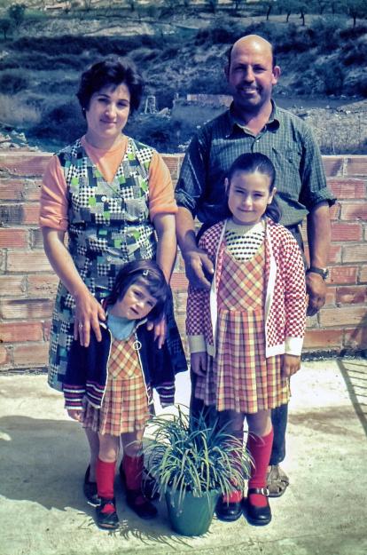 Con los padres, los primos, en la playa, en una excursión al campo, en la escuela... 
Envíanos tu foto preferida de cuando eras pequeño/a