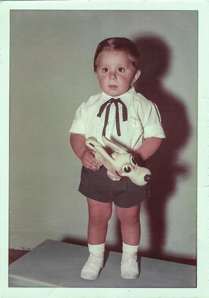 Con los padres, los primos, en la playa, en una excursión al campo, en la escuela... 
Envíanos tu foto preferida de cuando eras pequeño/a