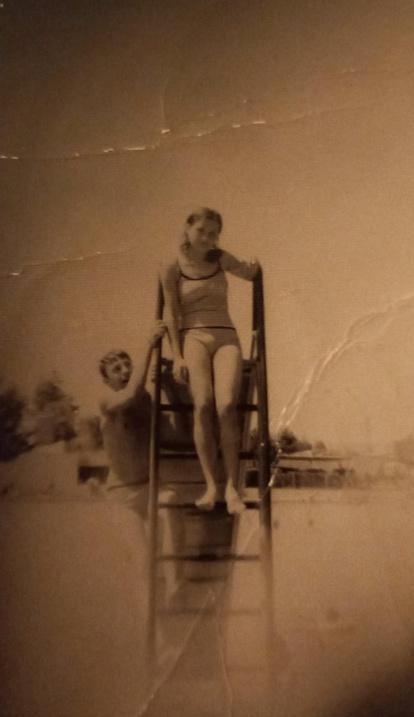 Con los padres, los primos, en la playa, en una excursión al campo, en la escuela... 
Envíanos tu foto preferida de cuando eras pequeño/a