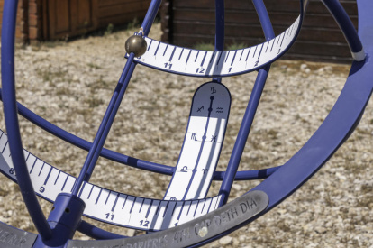 Detall del rellotge solillunar d'Àger. 