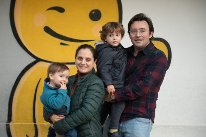 Ignasi Terrado és professor i pare del Leo (al mig), diagonisticat amb Transtorn d’Especte Autista.