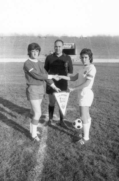 Els prolegòmens d’un partit al Camp d’Esports.