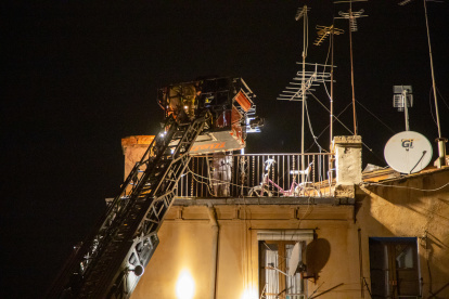 Rescat d'un lladre en una teulada.