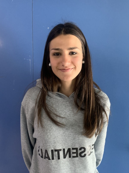 Alumnes del Montsuar i altres de locals al centre de Viljandi (Estònia).